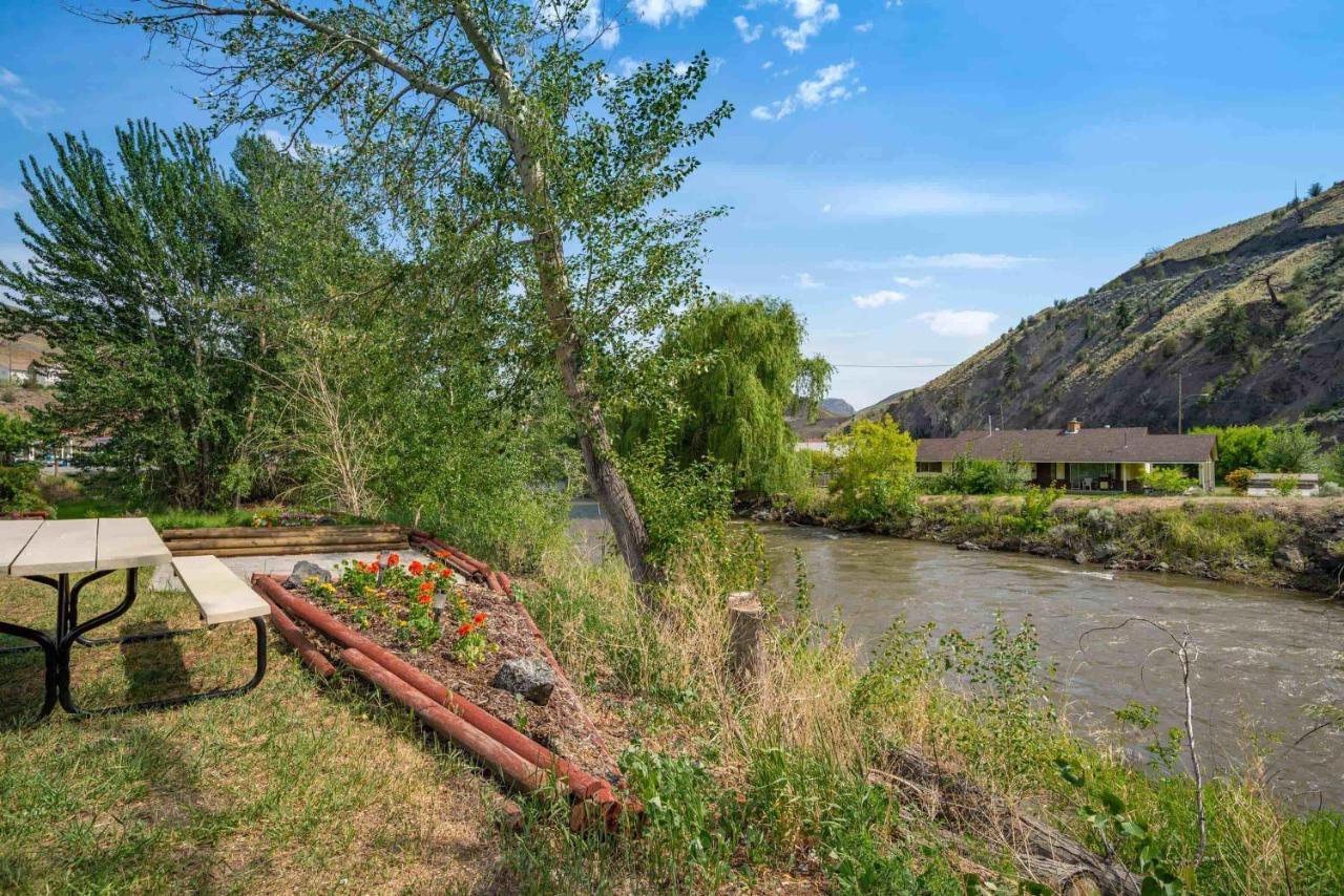 Sandman Inn Cache Creek Exterior photo